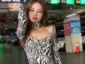 停车场小姐姐,守护车辆安全，传递温馨服务